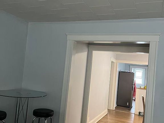 5th image of 108 Russell St #1