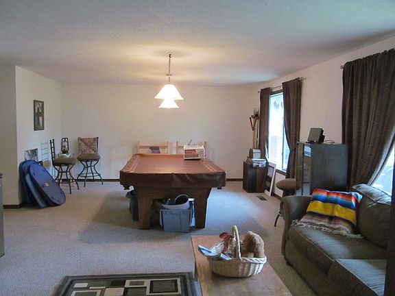GAME ROOM W/POOLTABLE