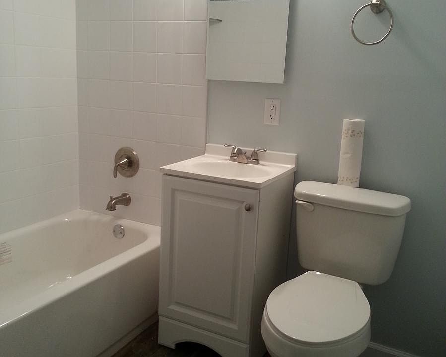 1st image of 425 NE 23rd Ave