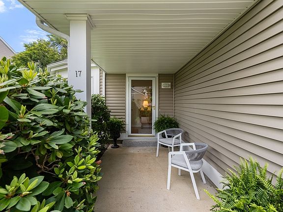 4th image of 17 Bay Pointe Drive Ext #17