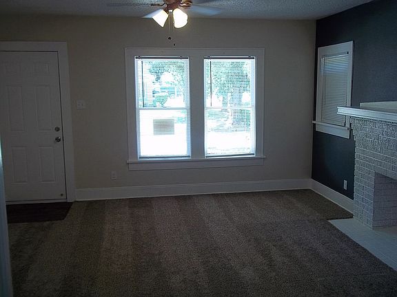 4th image of 1001 E Davis Ave