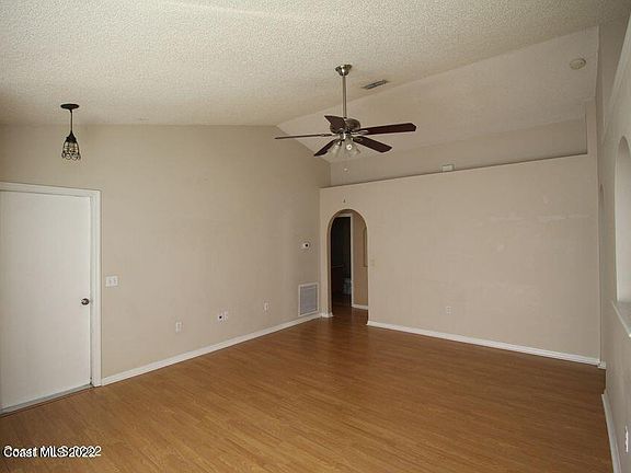 2nd image of 2230 Redwood Cir NE