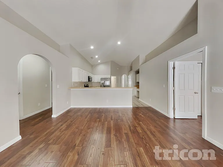 176 Dakota Ave — Photo 3