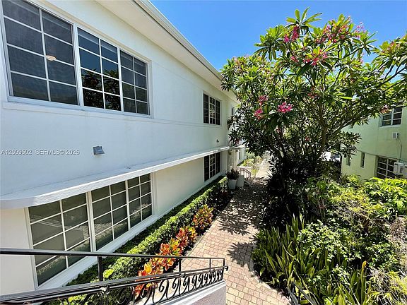 5th image of 2840 Pine Tree Dr APT 1