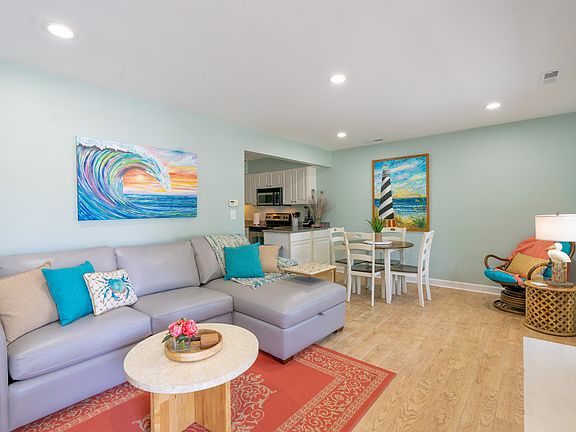 3rd image of 598 Pinewood Dr #1-202-1