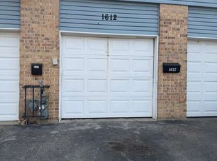 1612 Islandview Ct, Hoffman Estates, IL 60169