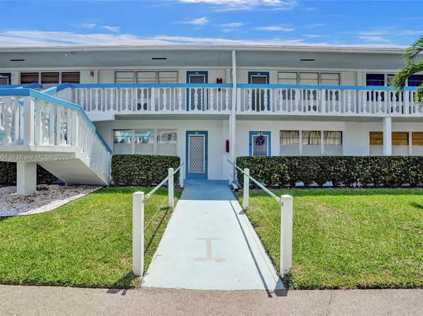 122 Oakridge Cir #122-I, Deerfield Beach, FL 33442