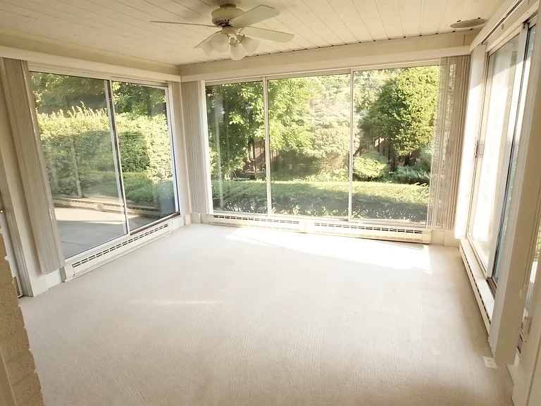 460 Highcrest Dr — Photo 15