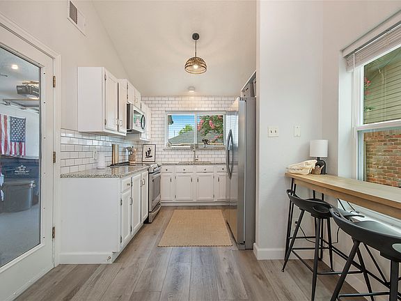 4th image of 218 Saint Marys Pl