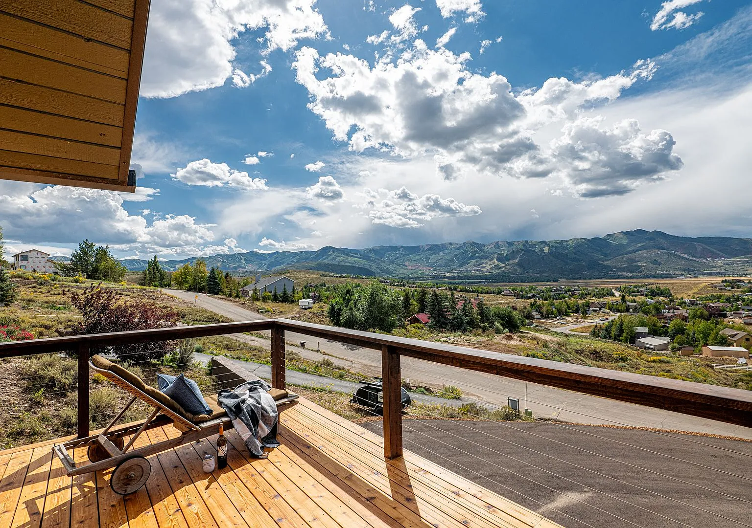 Luxury Highland Estates Home — Photo 3