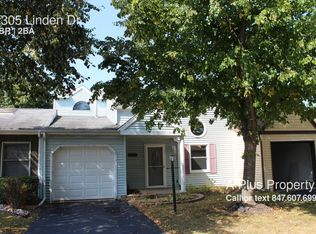 2305 Linden Dr, Woodstock, IL 60098