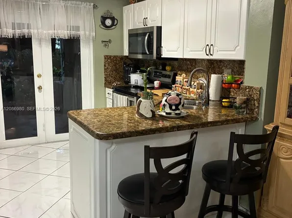 2403 W 76th St APT 102, Hialeah, FL 33016