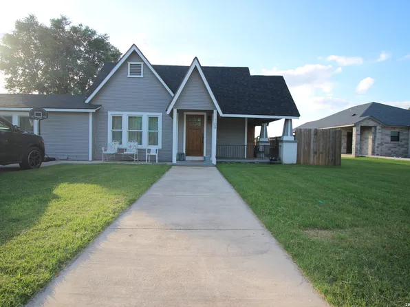 109 E MAYER ST, Stockdale, TX 78160