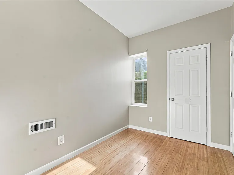 1551 N Allison St — Photo 21