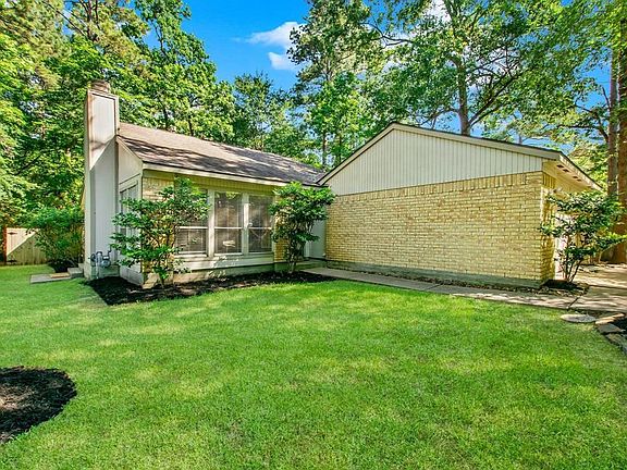 This magnificent home is located in the prime location of the front of The Woodlands just minutes from everything!