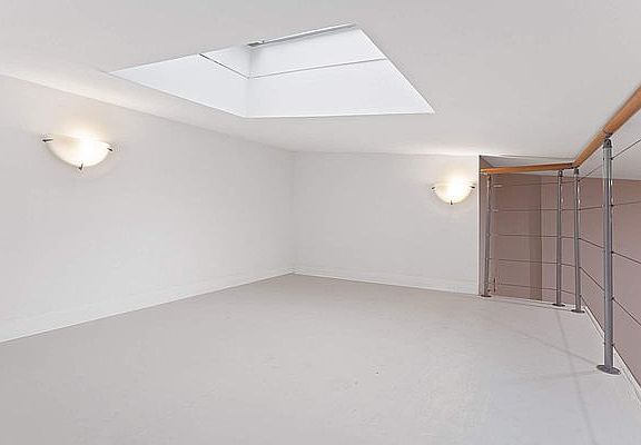 5th image of 3 E 9th St #4R