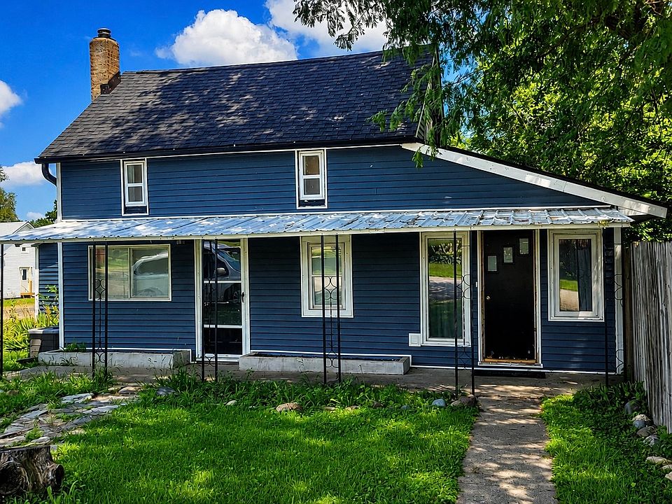 1st image of 211 2nd St