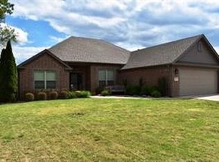 905 Carter Ct, Siloam Springs, AR 72761
