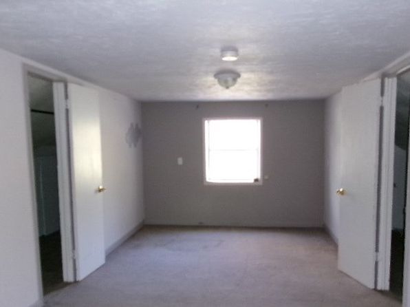210 Broadway Ave, Midway, WV 25878