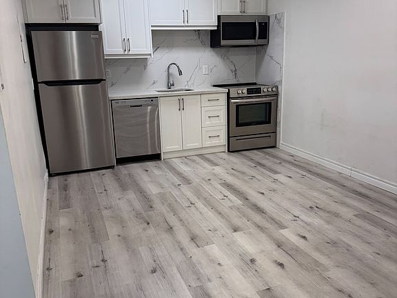 2nd image of 118 Christie St Unit 3