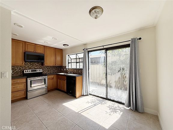 5th image of 231 Springview