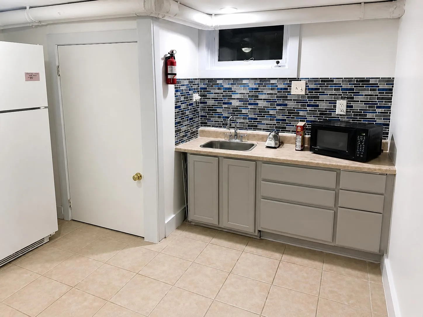 2 bed, 1.0 bath, 2400 sqft, $953 — Photo 3