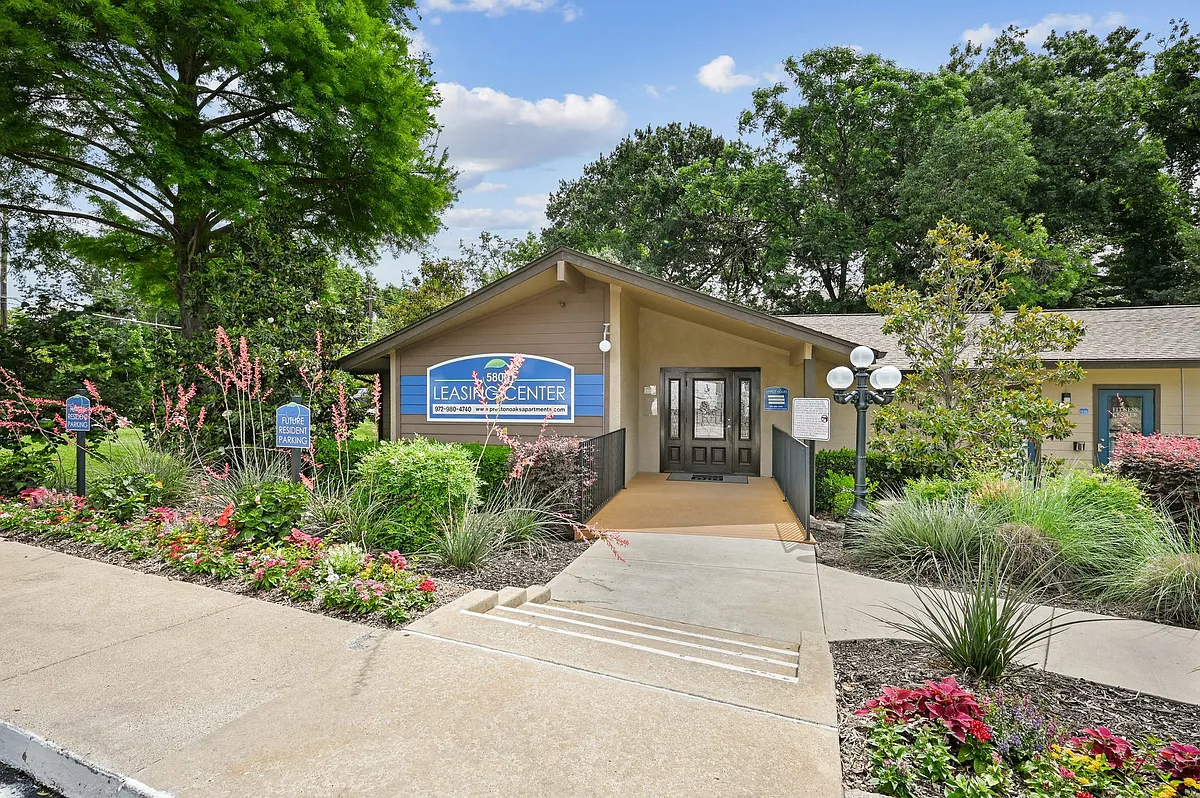 Building Photo - Preston Oaks