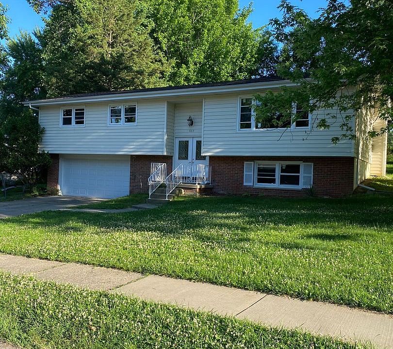 1st image of 883 Roanoke Dr