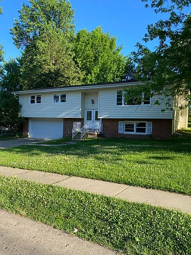 883 Roanoke Dr Photo 1