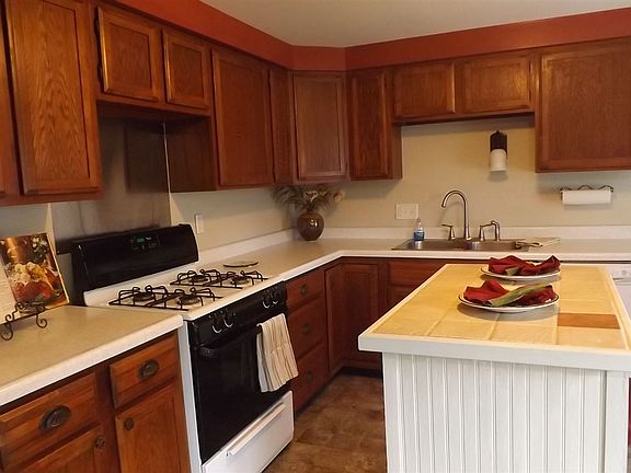 4th image of 904 Karen Dr