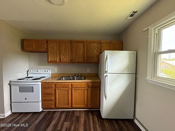 3rd image of 2310 Indian Dr APT 8