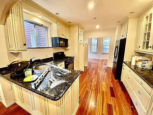 3rd image of 266 9th St Floor 2