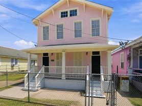1305 France St