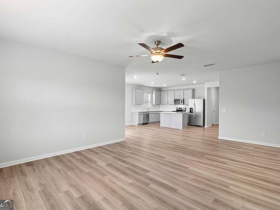 3rd image of 3123 Orwell Dr SE