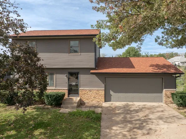 1748 29th St NW, Cedar Rapids, IA 52405