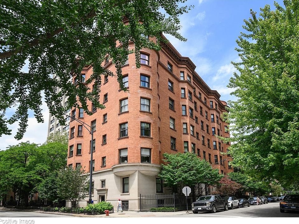 1st image of 1210 N Astor St APT 1B