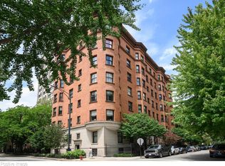 1210 N Astor St APT 1B, Chicago, IL 60610
