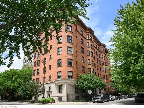 1210 N Astor St APT 1B, Chicago, IL 60610