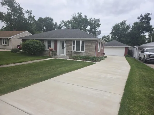 309 Maple Ln, Crown Point, IN 46307