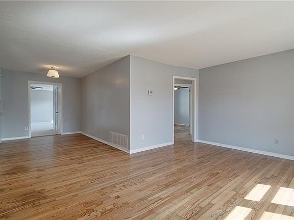 4th image of 3127 NW 40th St