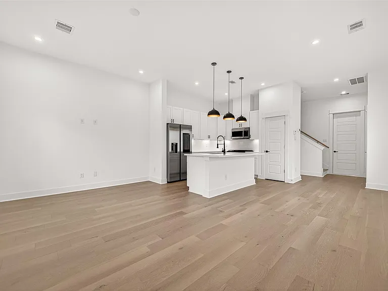 328 Neyland St — Photo 4