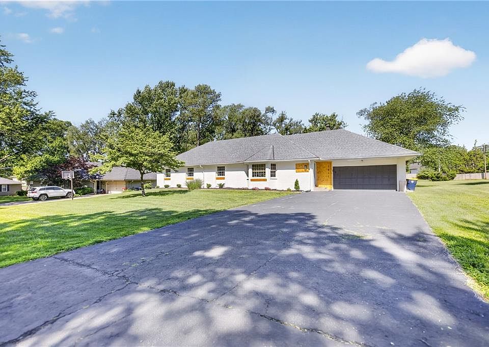 1st image of 1011 Tam O Shanter Dr