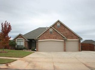 2624 SE 6th St, Moore, OK 73160