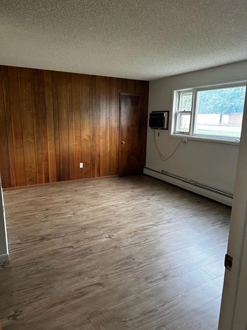 1404 Yellowstone — Photo 4