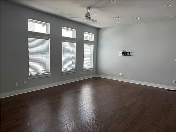 3rd image of 902 Martin St #A