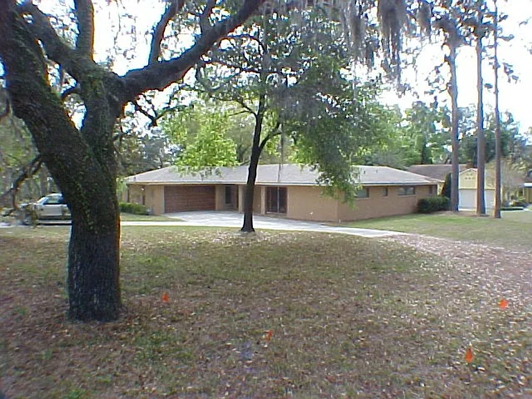 805 Oakdale St — Photo 1