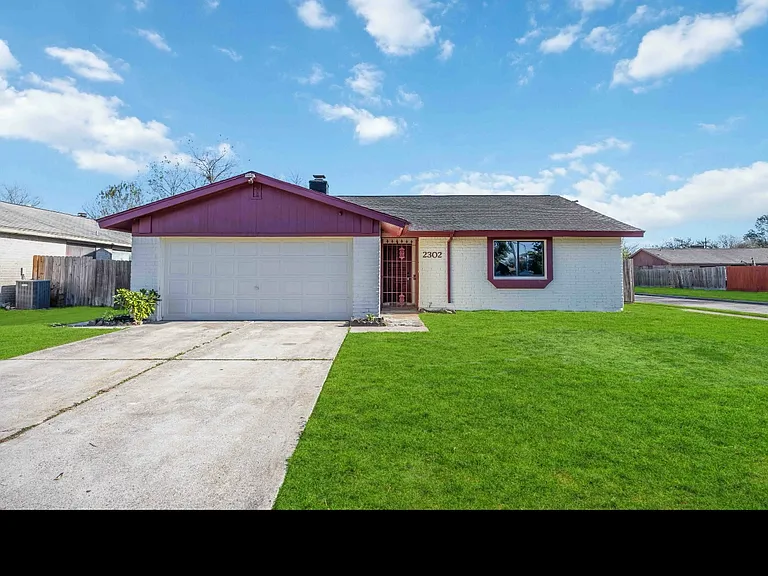 2302 Green Knoll Dr — Photo 1