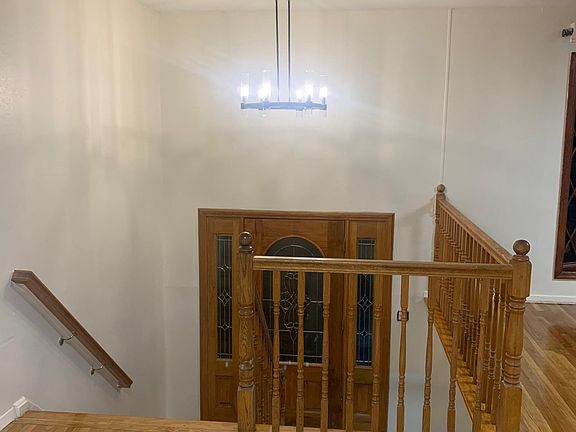 2nd image of 1044 N Broadway