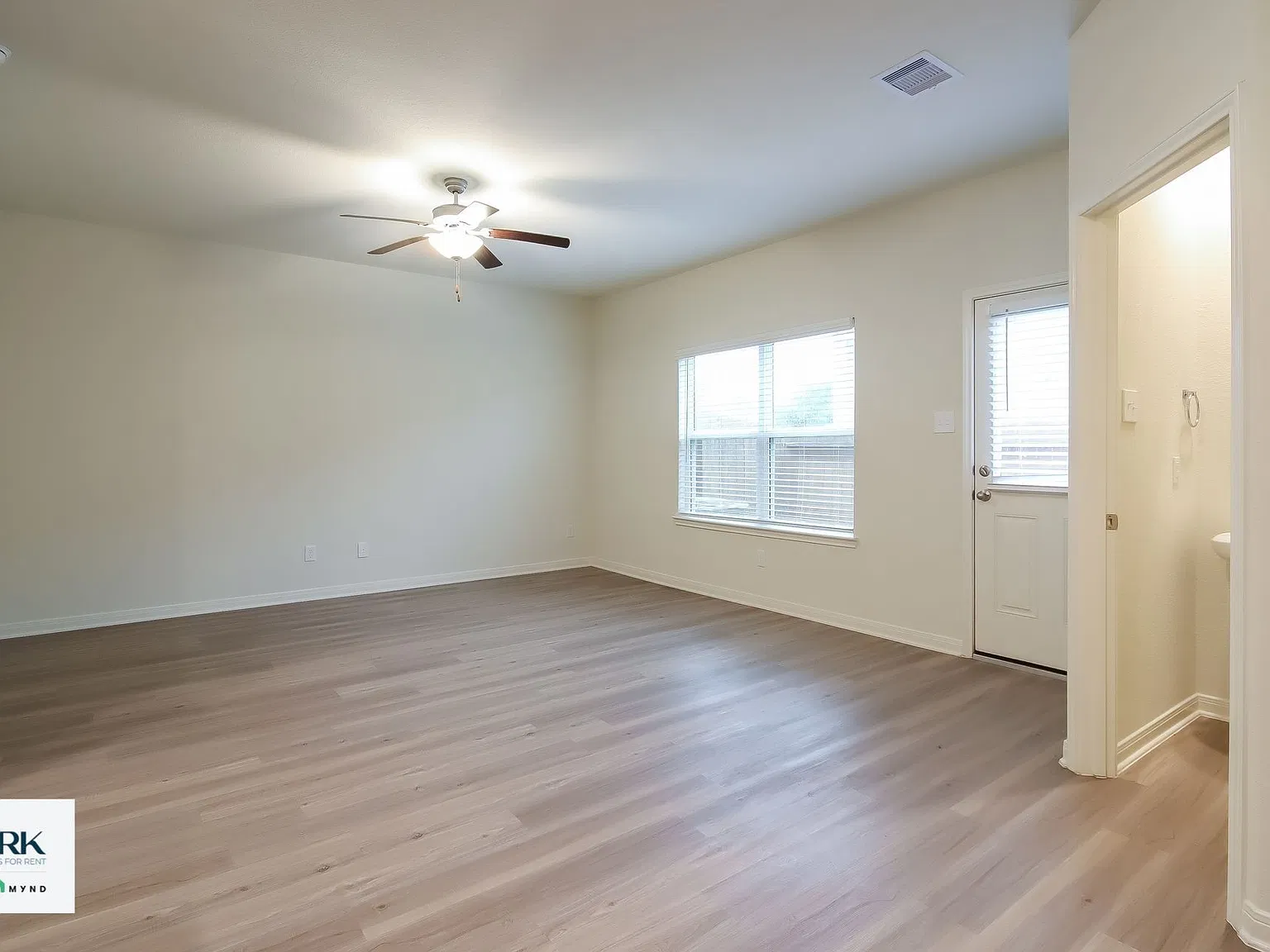 3 bed, 2.5 bath, 1727 sqft, $1,745 — Photo 2