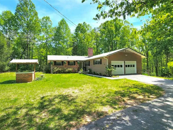380 Honeysuckle Dr, Mountain Rest, SC 29664